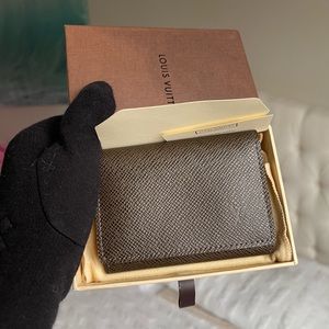 Automatic louis vuitton epi cardholder wallet Come with box and dust